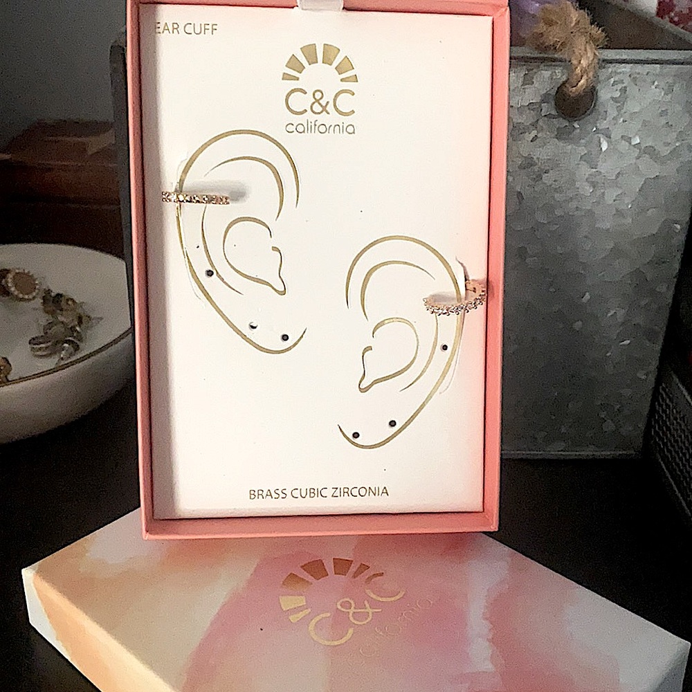 Pair of ear cuffs ✨Final Price✨